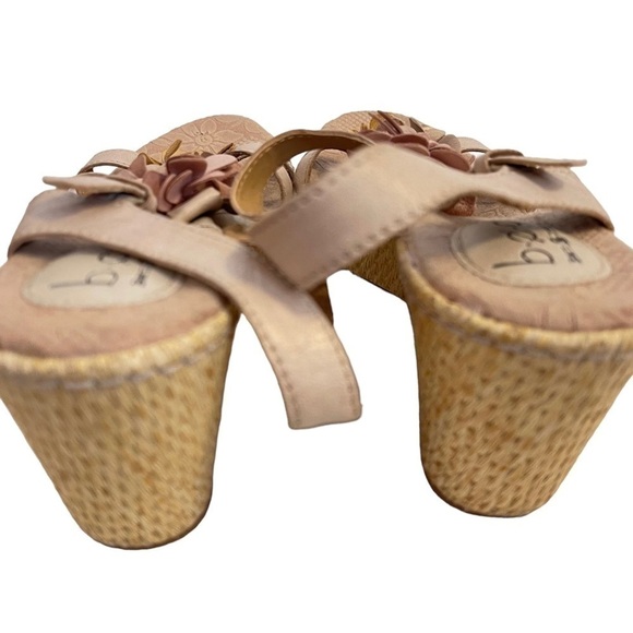 B.O.C. Born Concepts Leather Wedge Sandals - Picture 5 of 7